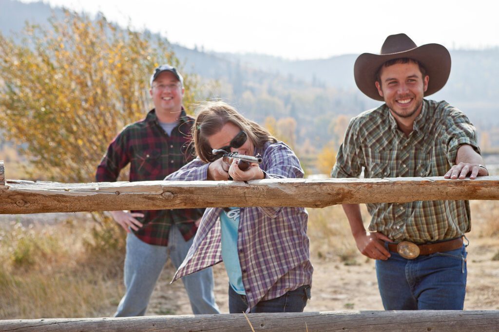 leren schieten met een geweer op de Goosewing Ranch in Wyoming
